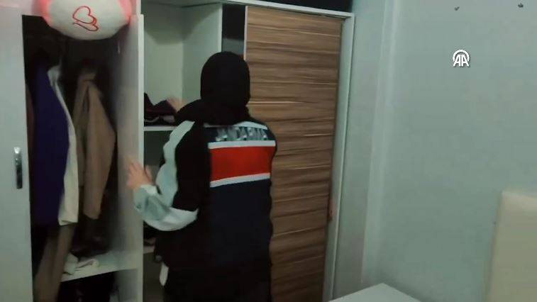 Antalya merkezli 13 ilde ‘Sibergöz-35’ operasyonu: 48 gözaltı - Resim: 10